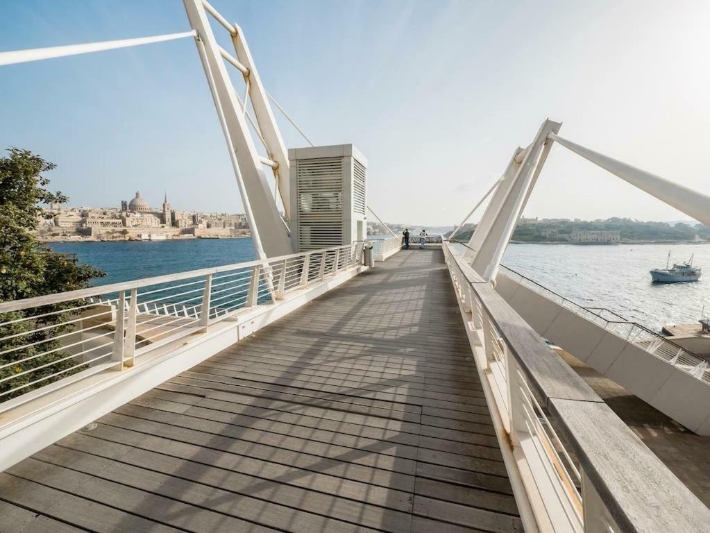 Apartment In Fort Cambridge With Pool Sliema Extérieur photo